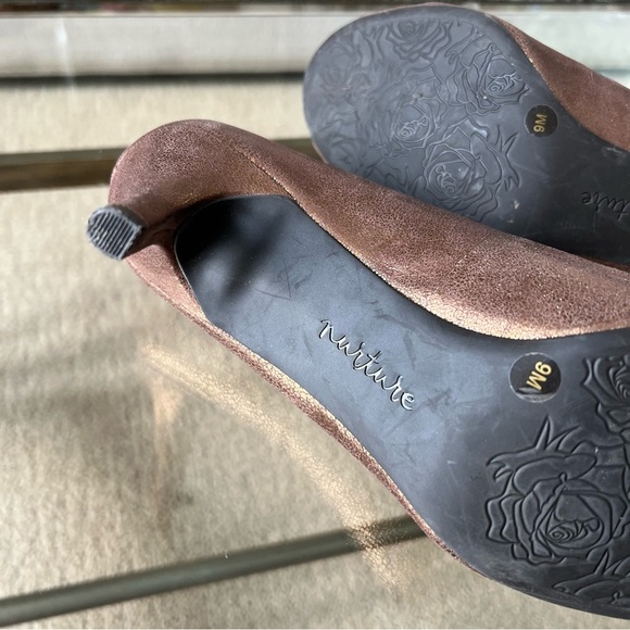 Nurture by Lamaze Copper Heels with Gunmetal Spike Bows and Peep-Toe Design - Picture 8 of 10